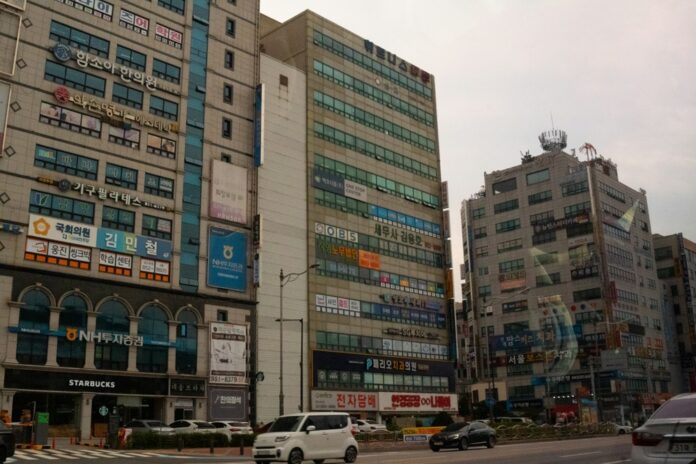 South Korean Police Arrest 37 in Raid on Gambling Hub Disguised as a Furniture Store